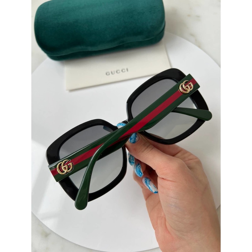 NEW GUCCI GG0713S Black Striped Arm Sunglasses $435 - Picture 3 of 10